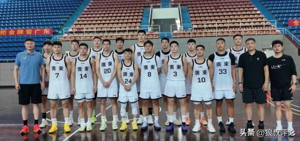 佳禾配资 广东全运男篮亮相：“黑白矮”合体 李炎哲领衔豪华内线