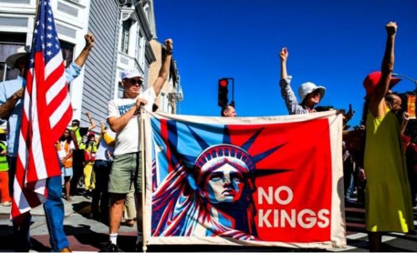 灵菲配资 700万人大游行！美国已经处于内战前夜...